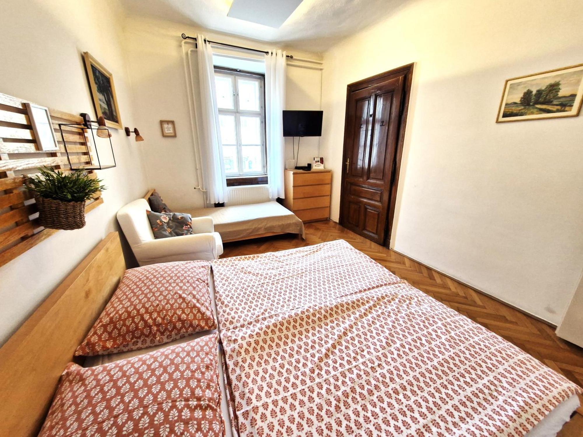 Varkeruelet Apartman Sopron Buitenkant foto