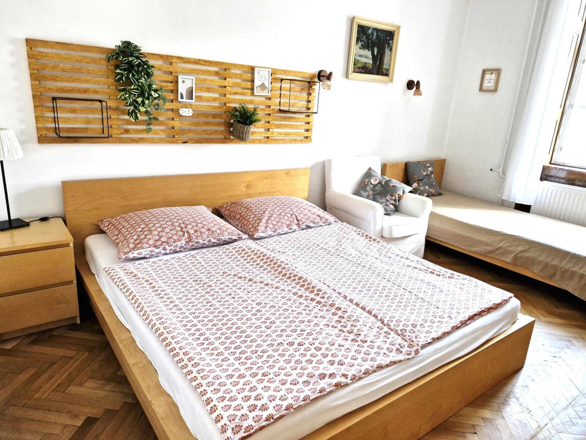 Varkeruelet Apartman Sopron Buitenkant foto