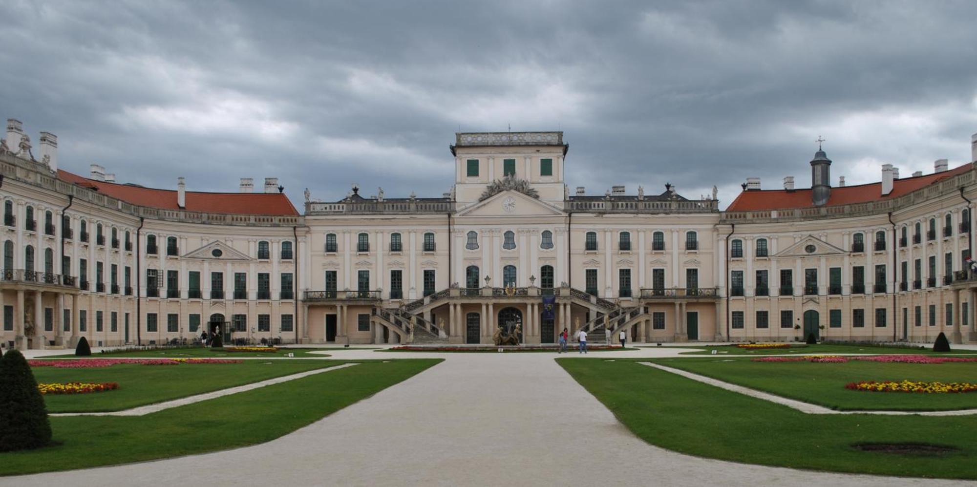 Varkeruelet Apartman Sopron Buitenkant foto