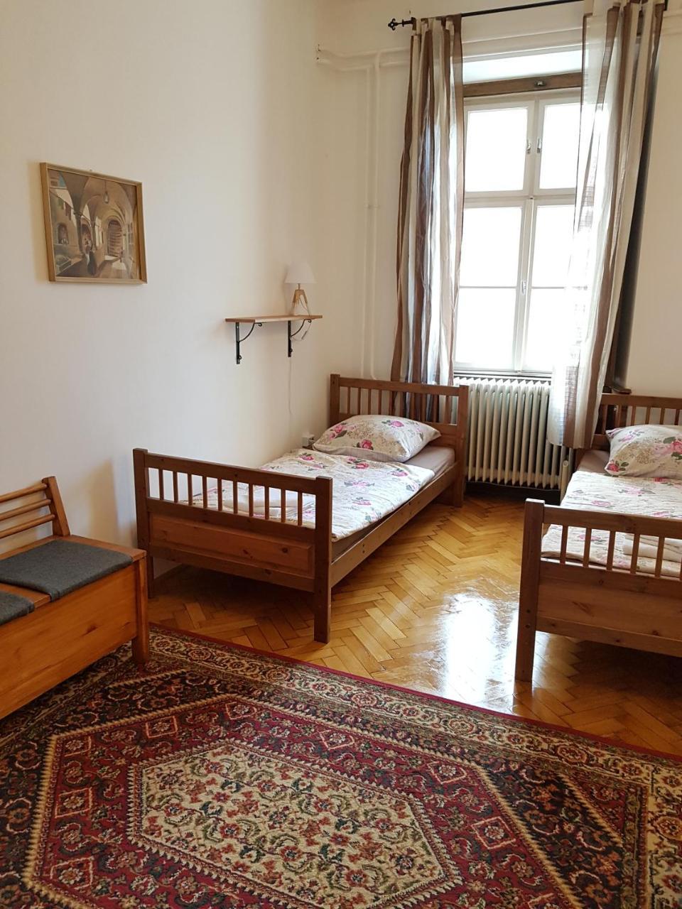 Varkeruelet Apartman Sopron Buitenkant foto