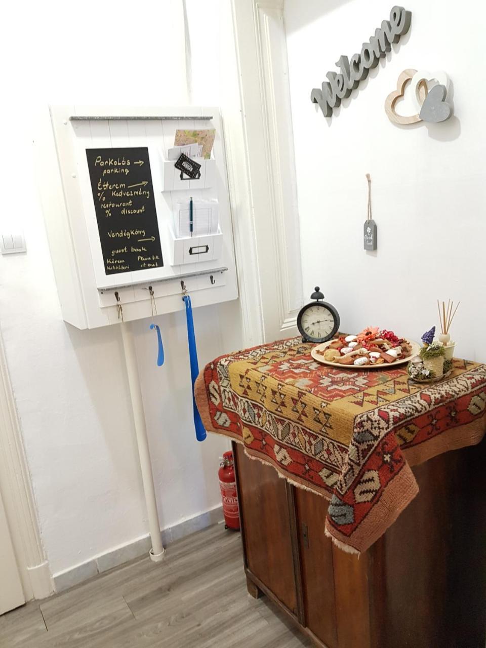 Varkeruelet Apartman Sopron Buitenkant foto