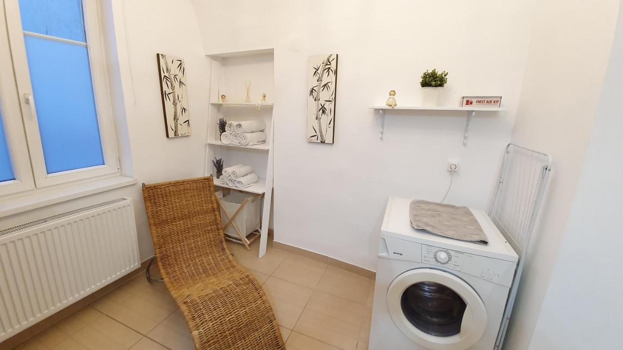 Varkeruelet Apartman Sopron Buitenkant foto