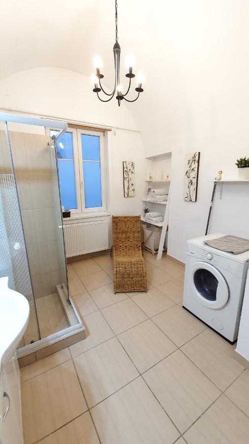 Varkeruelet Apartman Sopron Buitenkant foto